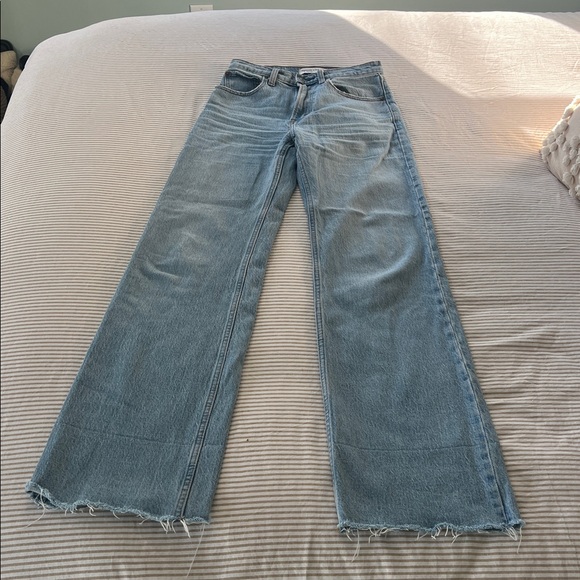 Abercrombie & Fitch 90's Relaxed High Rise Jeans - Picture 6 of 7